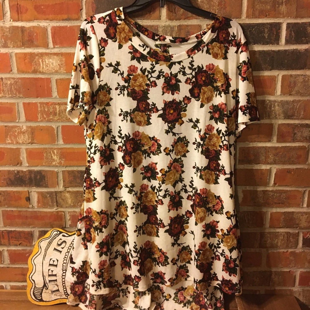 NWOT Frumos swing tunic top
